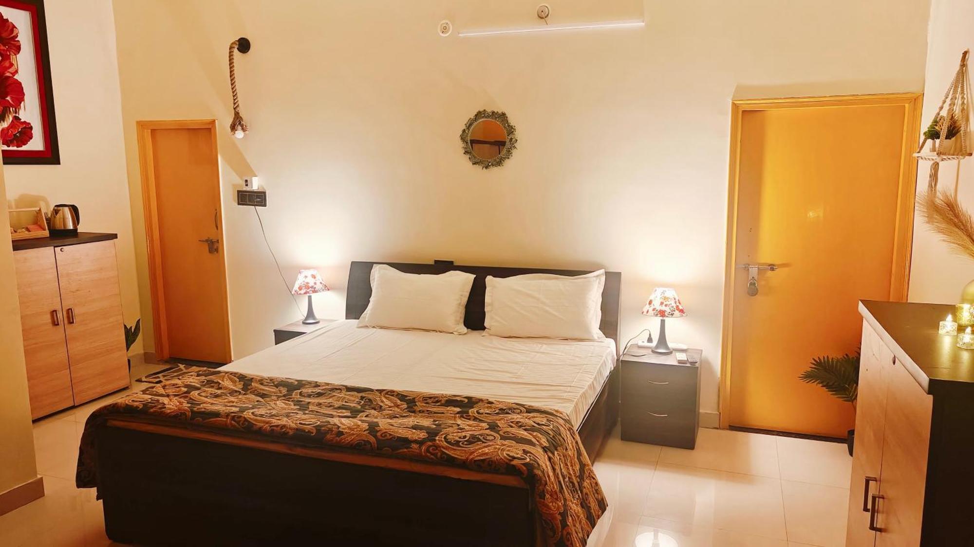 The Yellow House - Couple'S Getaway In Gomti Nagar- 1 Bhk Лакхнау Екстер'єр фото