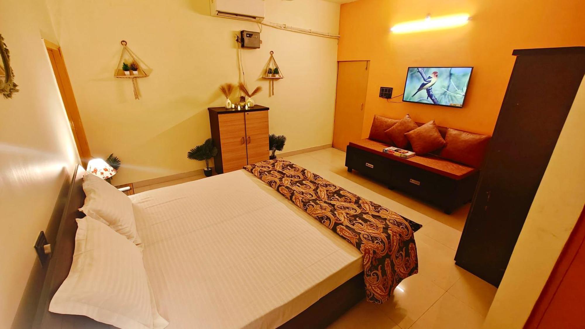 The Yellow House - Couple'S Getaway In Gomti Nagar- 1 Bhk Лакхнау Екстер'єр фото