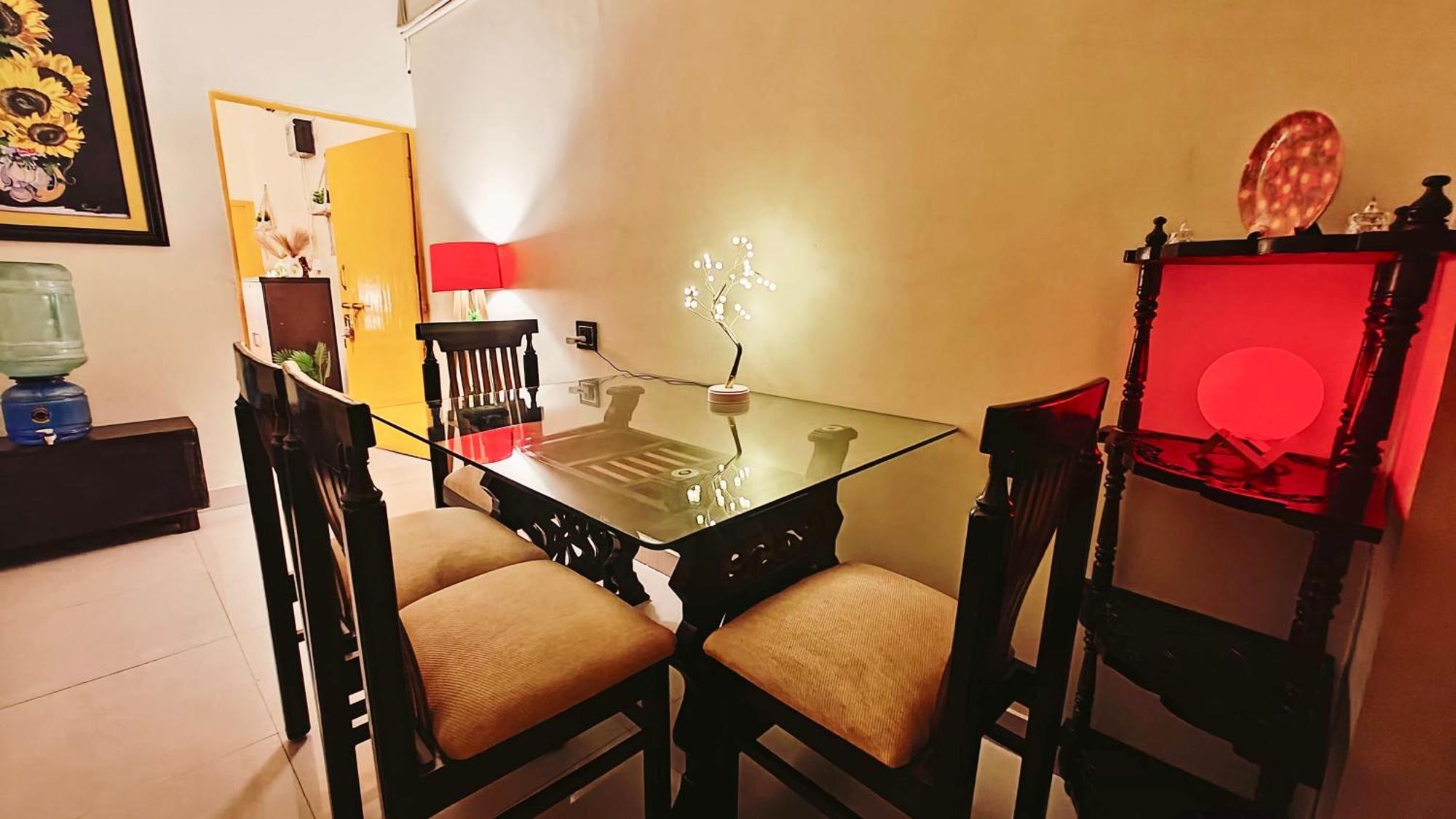 The Yellow House - Couple'S Getaway In Gomti Nagar- 1 Bhk Лакхнау Екстер'єр фото